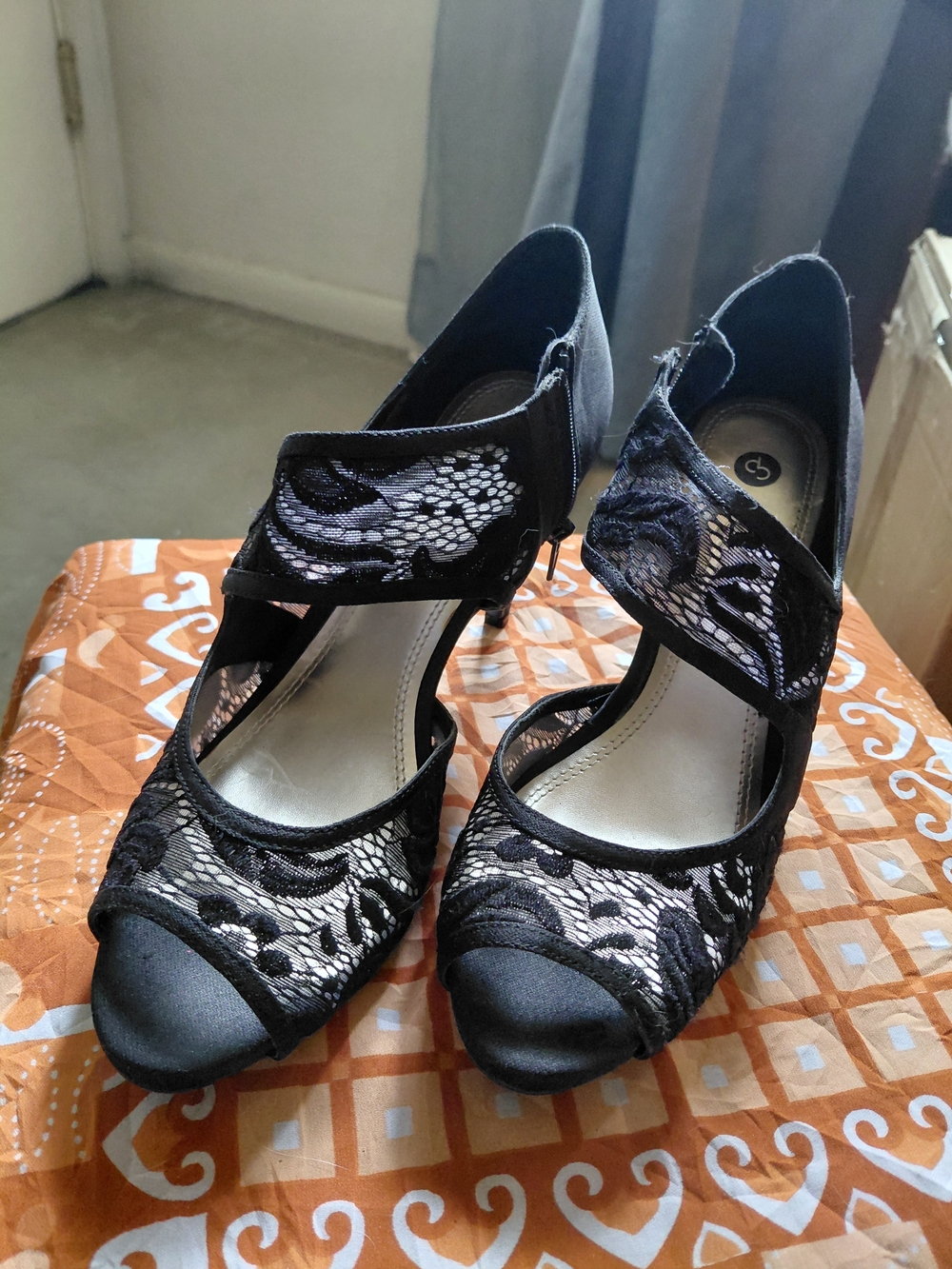 Black Lace Peep-Toe Heels - Women's Fashion Pumps